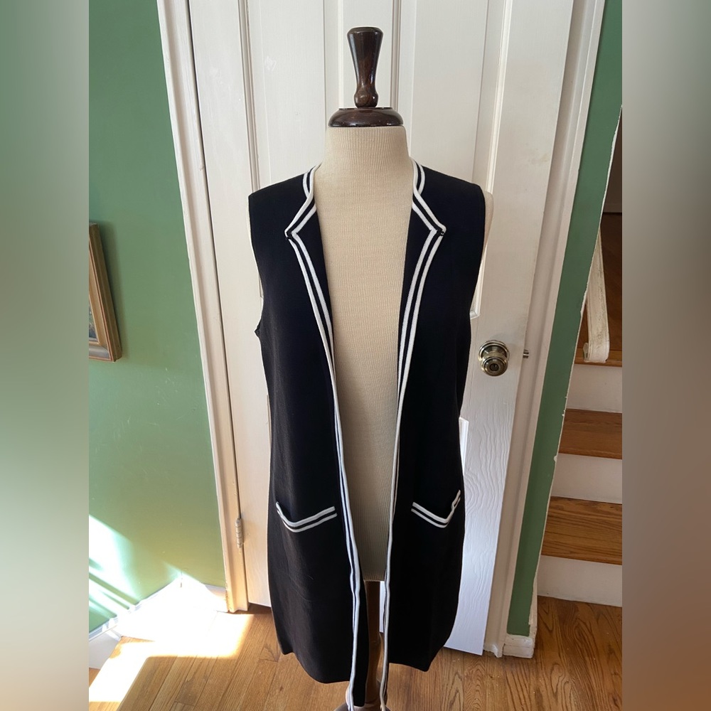 Talbots, sleeveless black and white open sweater, Size Medium